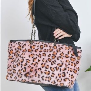 New Boutique Pink cheetah furry purse last one!